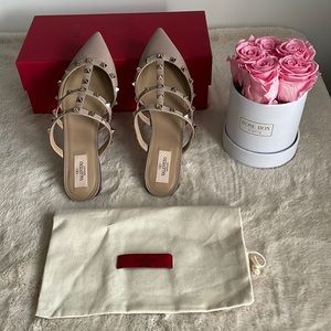 Valentino Garavani Nude Leather Cage Rockstud Mules size 38 1/2. Only worn once.